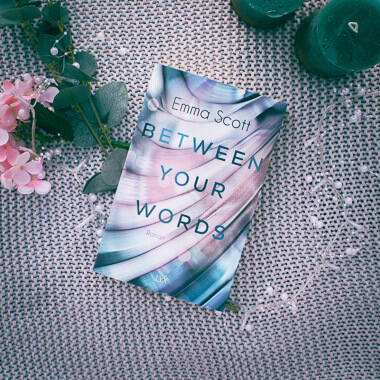 Buchcover von Between your Words von Emma Scott