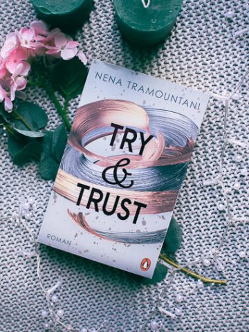 Buchcover von Try & Trust von Nena Tramountani